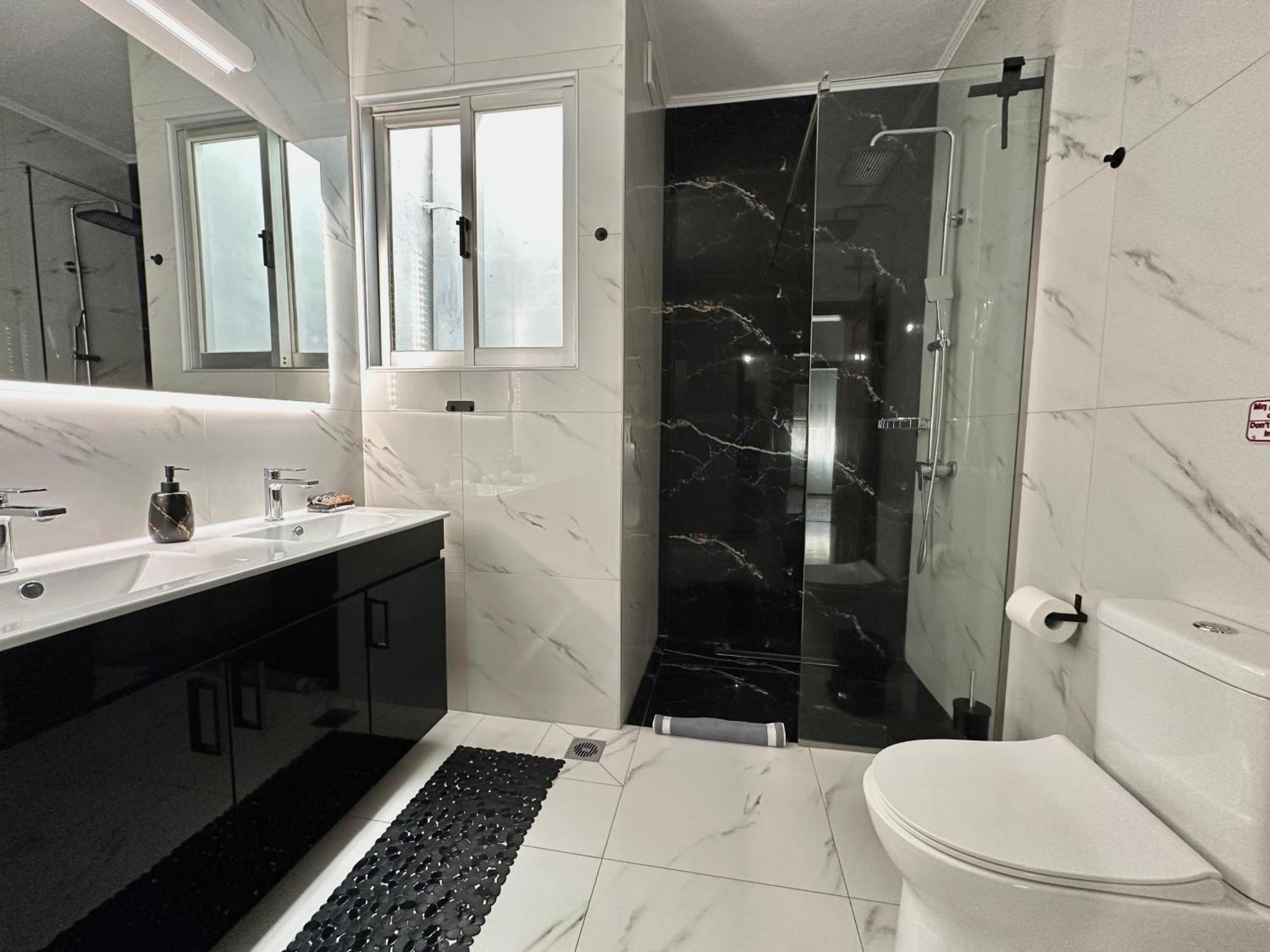 W Pearl Suite Néa Péramos Zewnętrze zdjęcie
